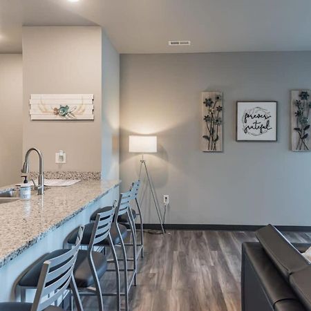 Spacious 2BR Suite Plus Patio Near Iowa State Ames Zewnętrze zdjęcie