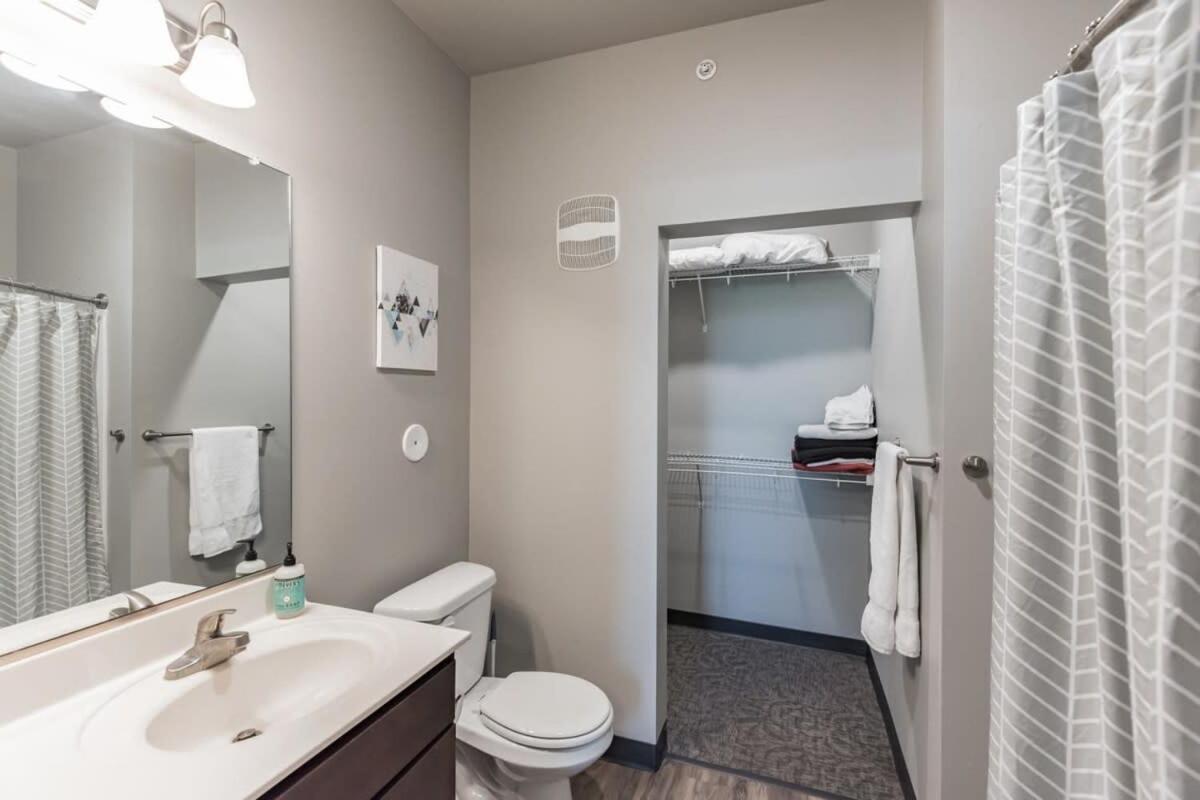 Spacious 2BR Suite Plus Patio Near Iowa State Ames Zewnętrze zdjęcie