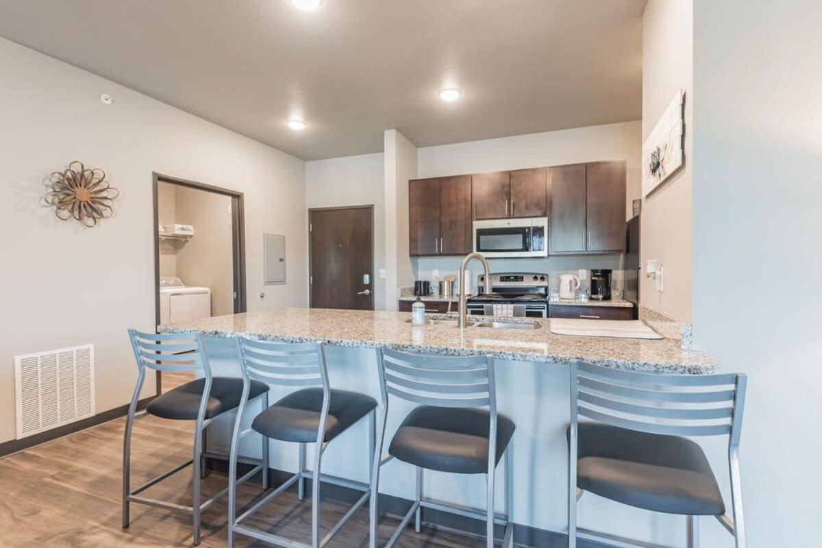 Spacious 2BR Suite Plus Patio Near Iowa State Ames Zewnętrze zdjęcie