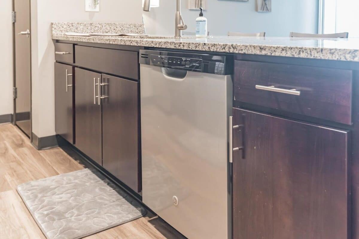 Spacious 2BR Suite Plus Patio Near Iowa State Ames Zewnętrze zdjęcie
