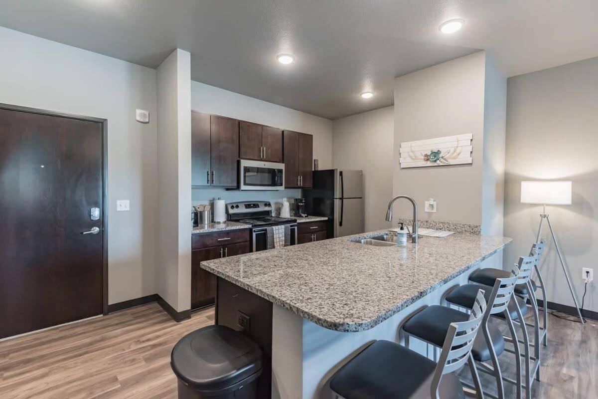 Spacious 2BR Suite Plus Patio Near Iowa State Ames Zewnętrze zdjęcie