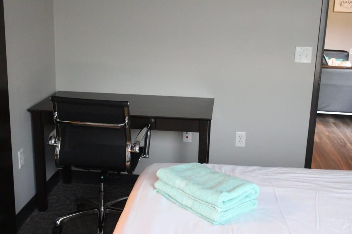 Spacious 2BR Suite Plus Patio Near Iowa State Ames Zewnętrze zdjęcie
