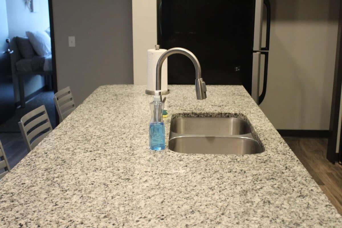 Spacious 2BR Suite Plus Patio Near Iowa State Ames Zewnętrze zdjęcie