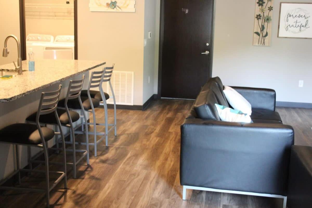 Spacious 2BR Suite Plus Patio Near Iowa State Ames Zewnętrze zdjęcie