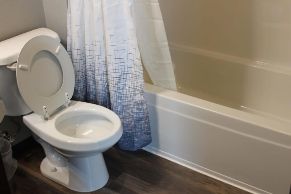 Spacious 2BR Suite Plus Patio Near Iowa State Ames Zewnętrze zdjęcie