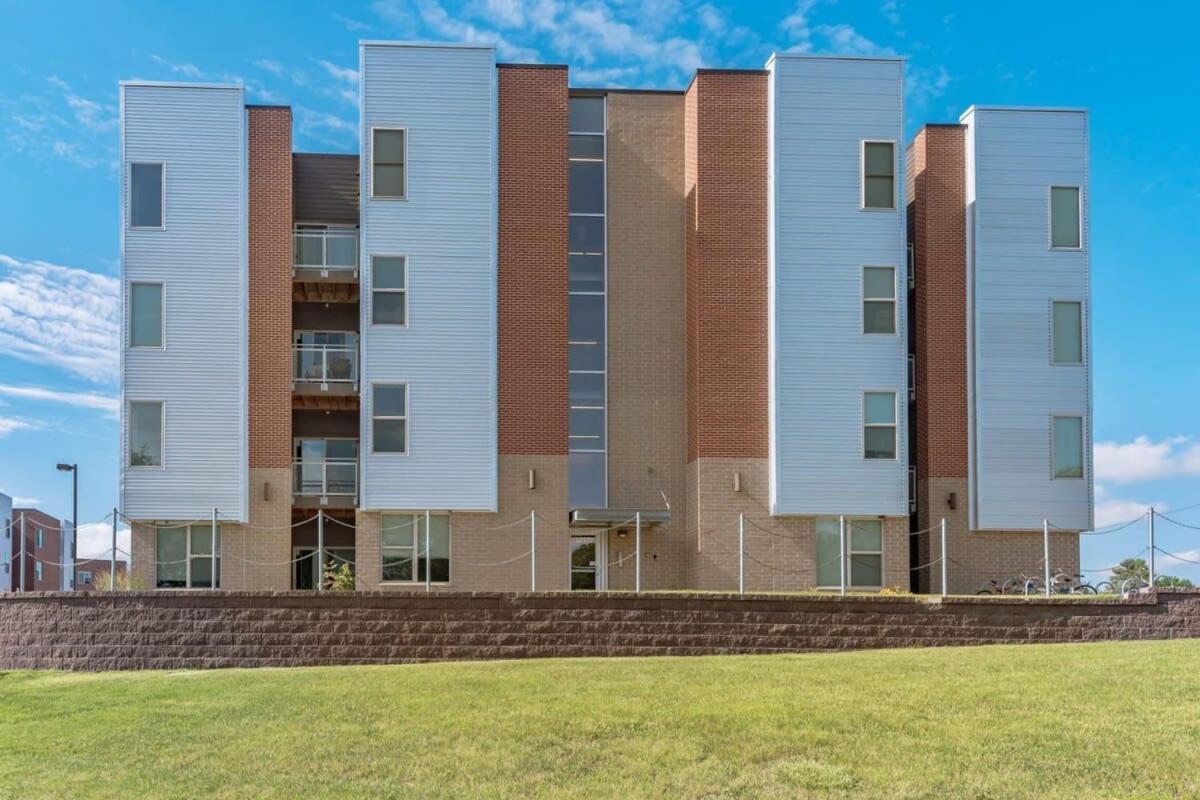 Spacious 2BR Suite Plus Patio Near Iowa State Ames Zewnętrze zdjęcie